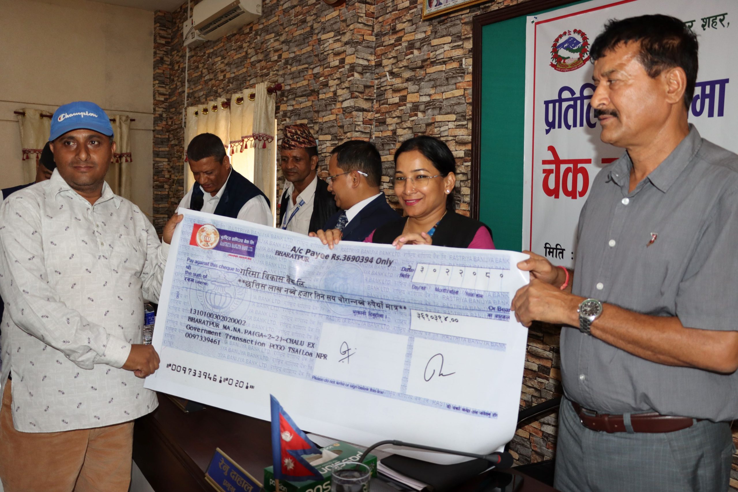 भरतपुर महानगरपालिकाद्धारा दूधमा अनुदान अन्तर्गत रु ६ करोड १२ लाख रुपैयाँ हस्तान्तरण