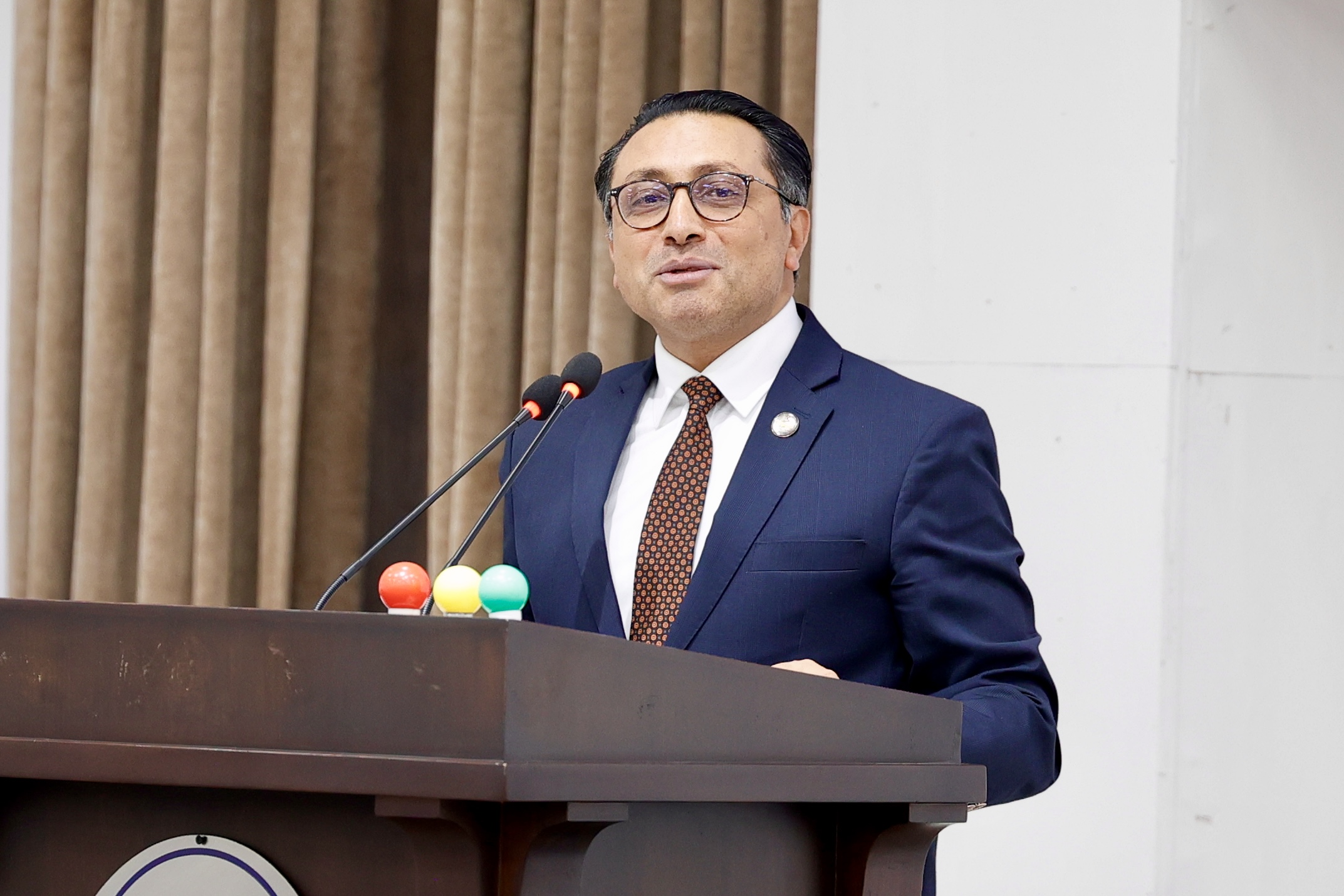 आर्थिक अवस्थालाई चलायमान बनाउन आर्थिक गतिविधिलाई पुनः गति दिनु हो : अर्थमन्त्री